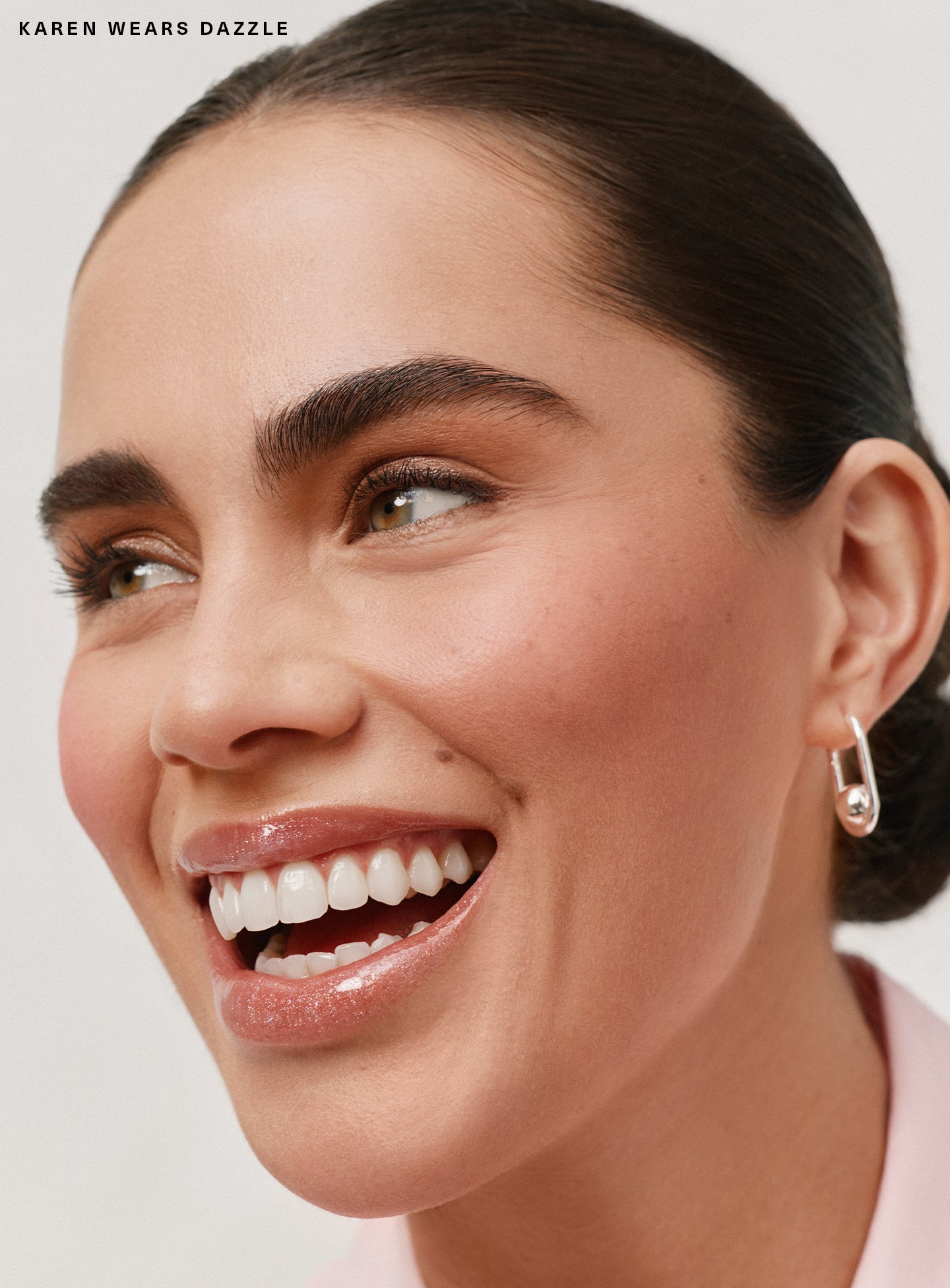 CAMPAIGN-CANDIDS-KAREN-PL-LUMINIZING-LIP-GLOSS-DAZZLE-01