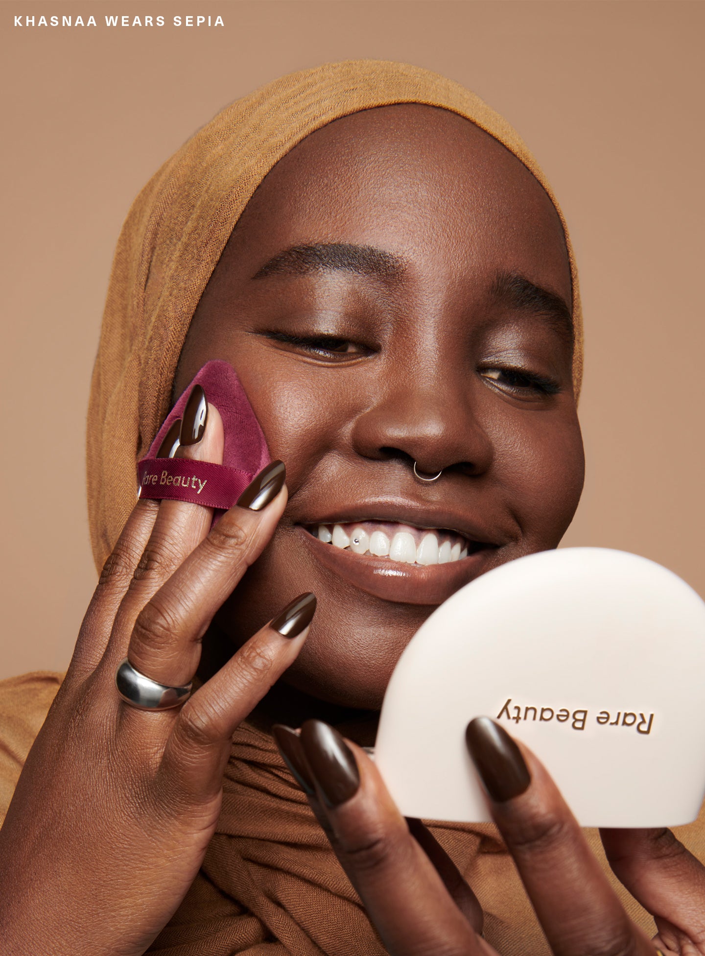 CAMPAIGN-KHASNAA-TRUE-TO-MYSELF-TINTED-PRESSED-FINISHING-POWDER-SEPIA-01-1