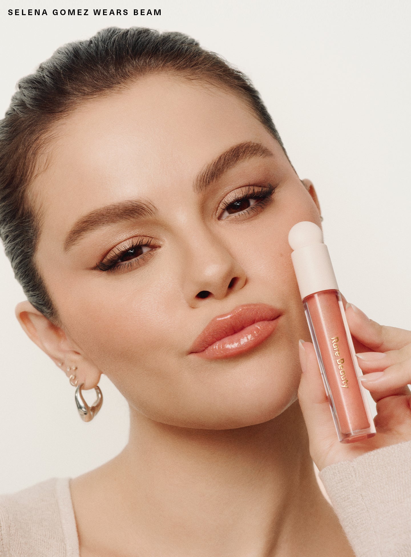 CAMPAIGN-SELENA-PL-LUMINIZING-LIP-GLOSS-BEAM-01