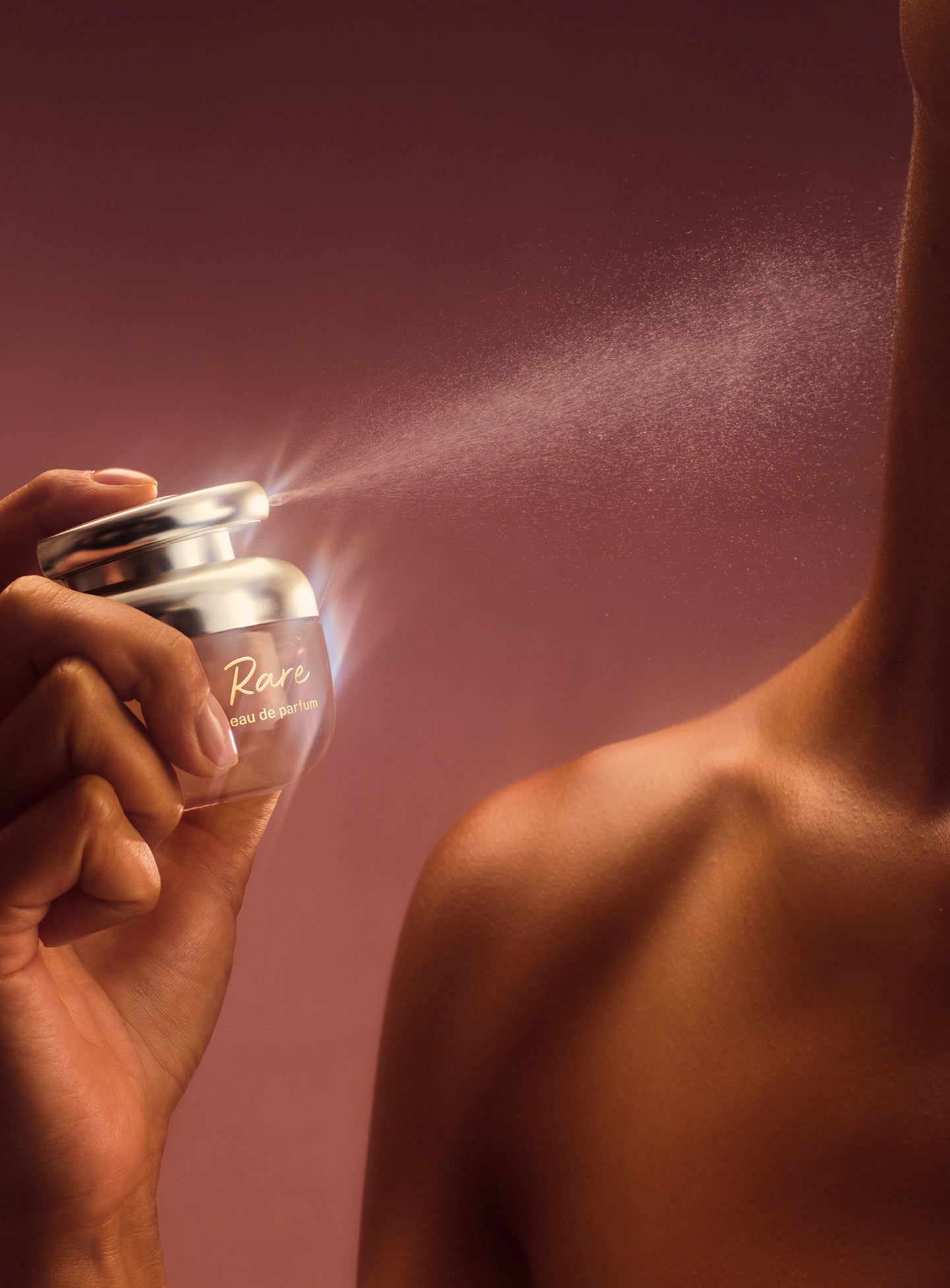 ON-FIGURE-RARE-EAU-DE-PARFUM-APPLICATION-NECK-V1