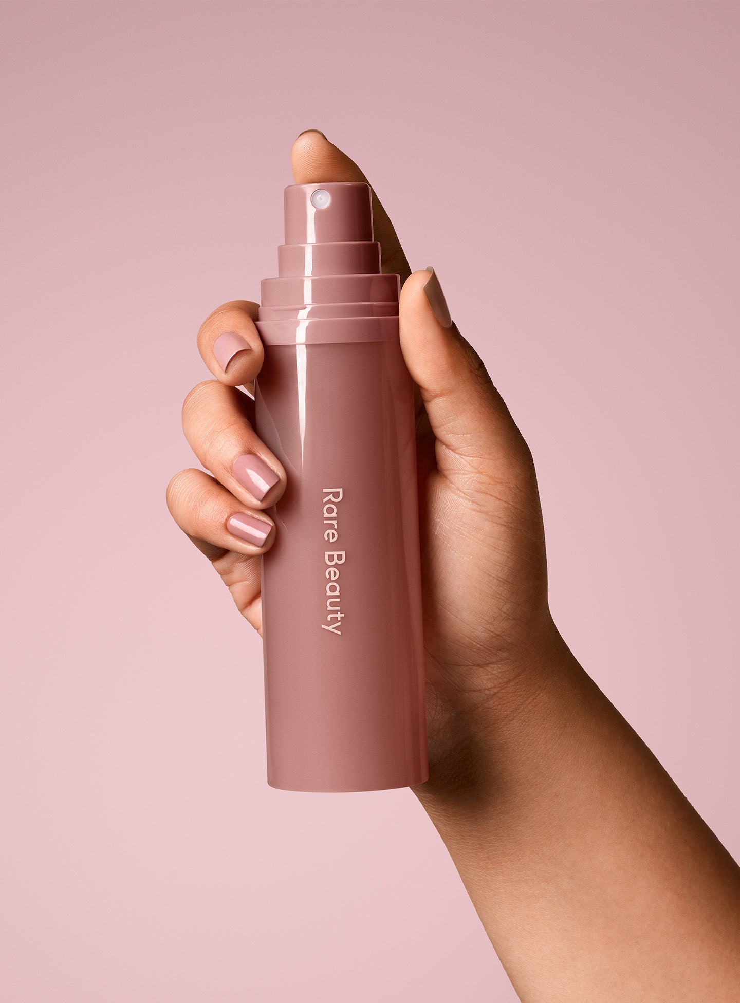 find-comfort-body-hair-fragrance-mist-on-figure-01-1440x1952-2