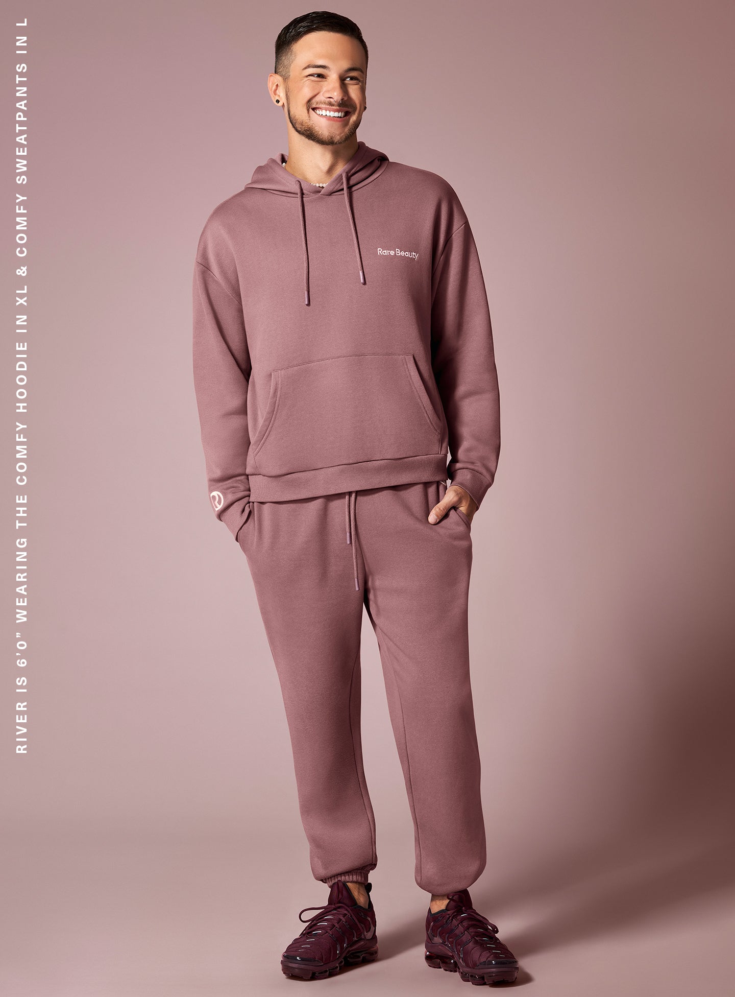 on-figure-comfy-sweatpants-river-l-1440x1952-1